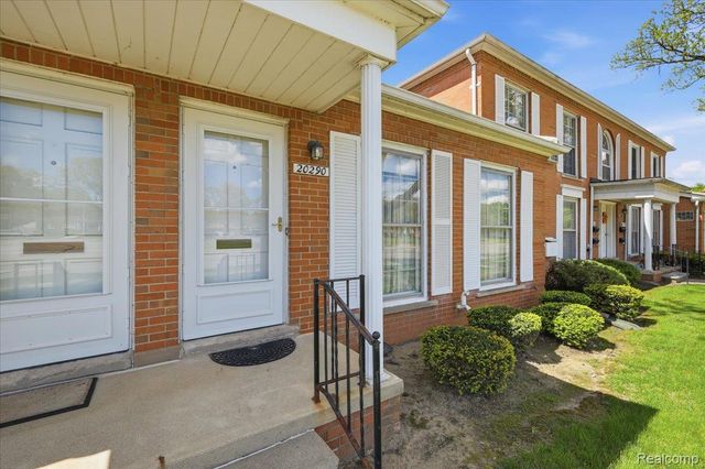 20290 Vernier Road, Harper Woods, MI 48225