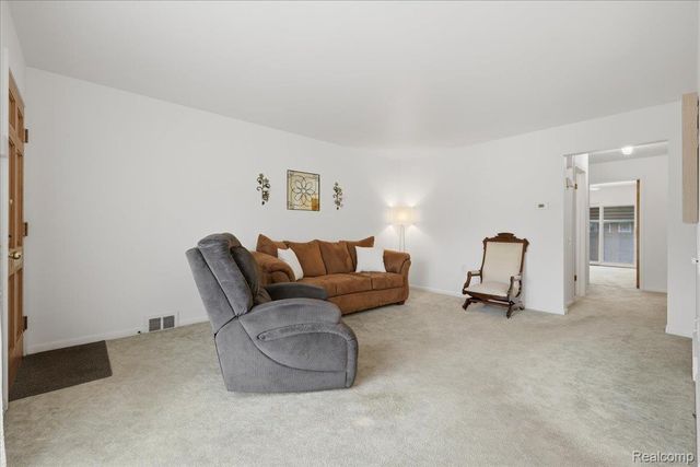20290 Vernier Road, Harper Woods, MI 48225