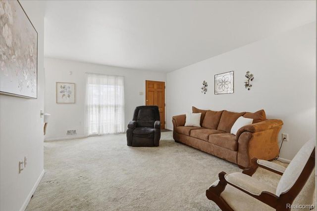 20290 Vernier Road, Harper Woods, MI 48225