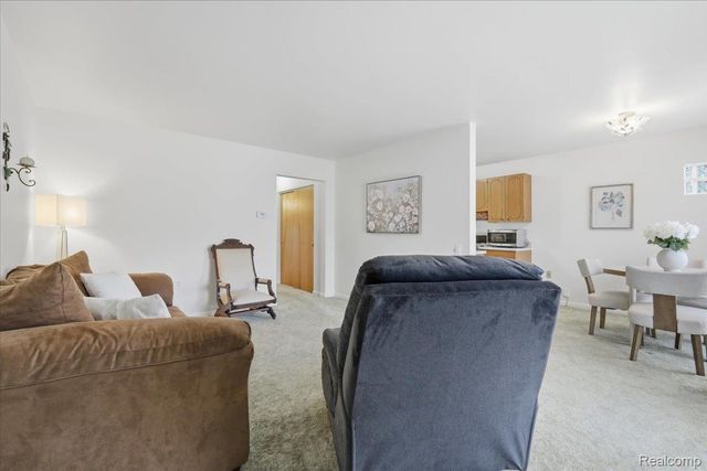 20290 Vernier Road, Harper Woods, MI 48225