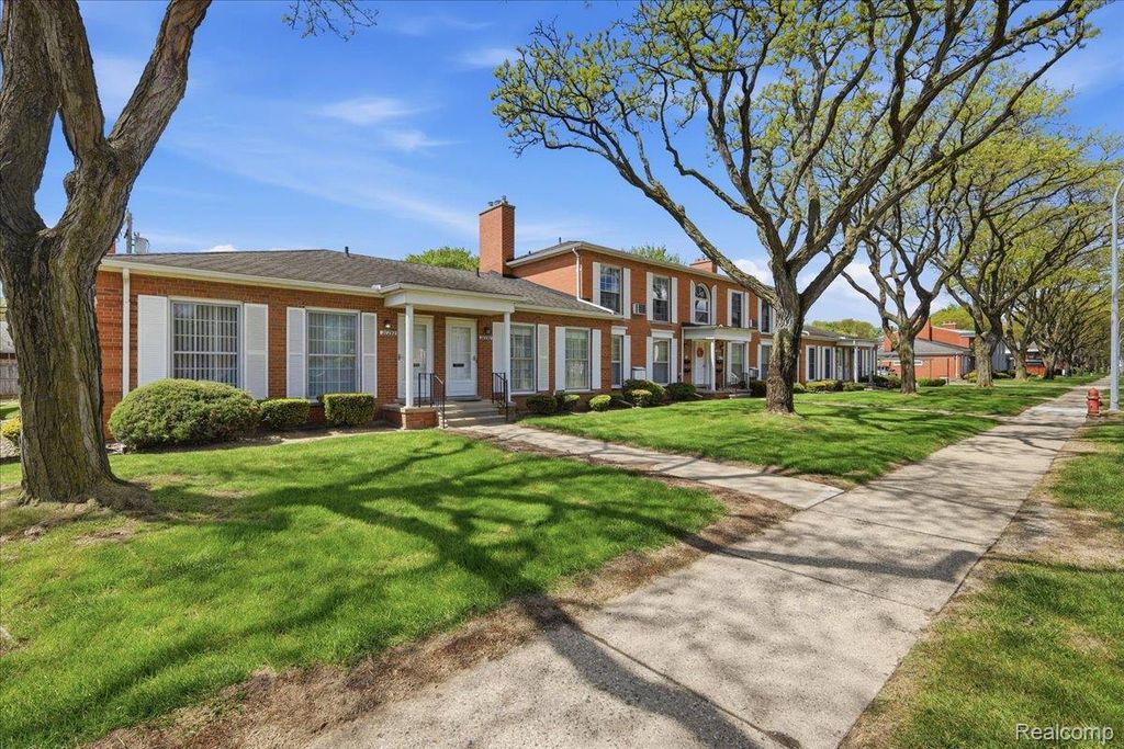 20290 Vernier Road, Harper Woods, MI 48225