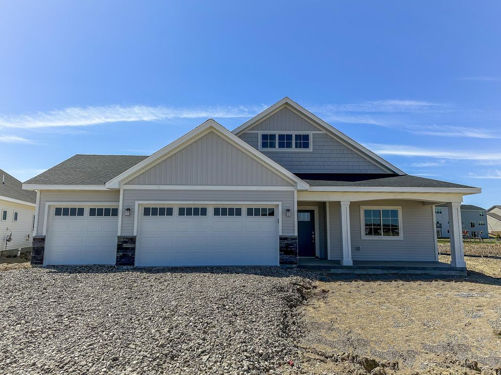 1422 Victory Lane, Isanti, MN 55040