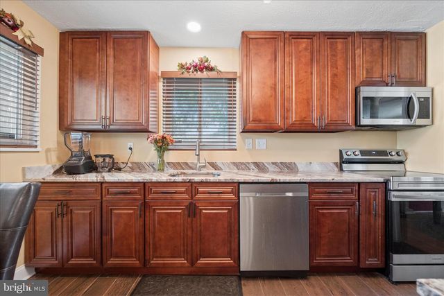 6803 ADELPHI RD, University Park, MD 20782