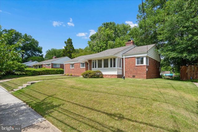 6803 ADELPHI RD, University Park, MD 20782