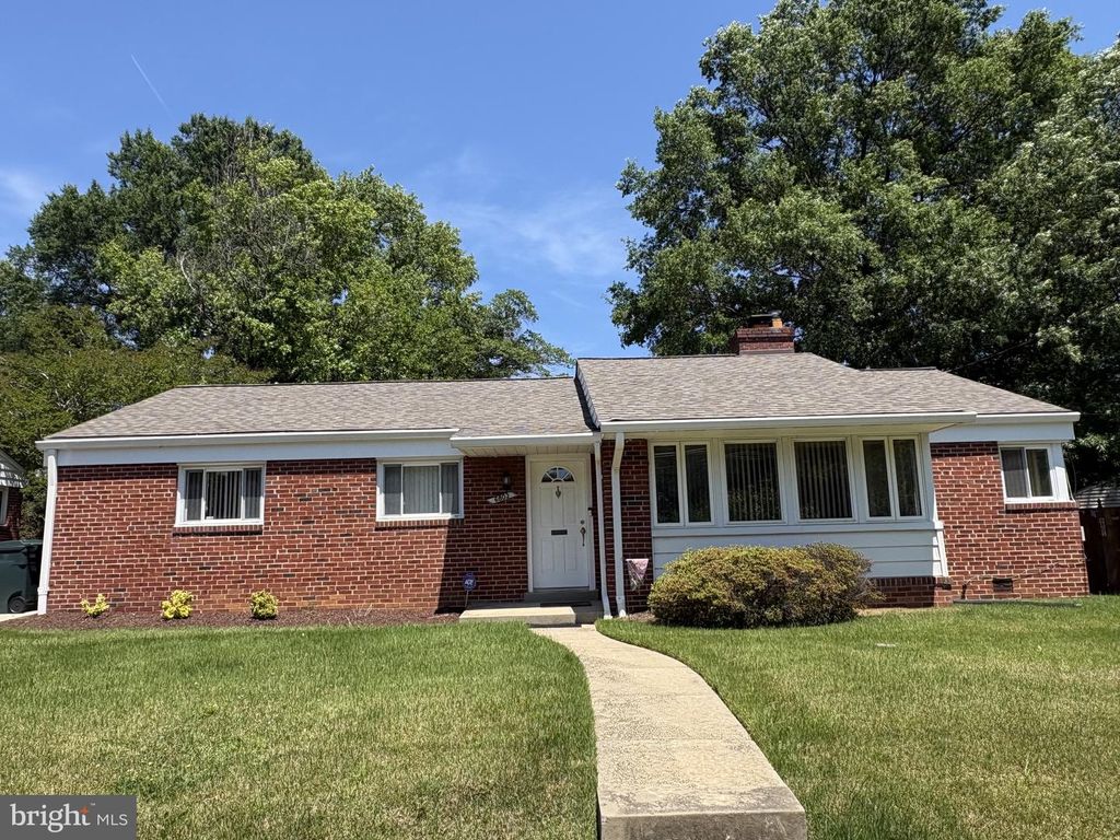 6803 ADELPHI RD, University Park, MD 20782