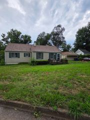 200 Maxwelton Drive, Des Moines, IA 50315