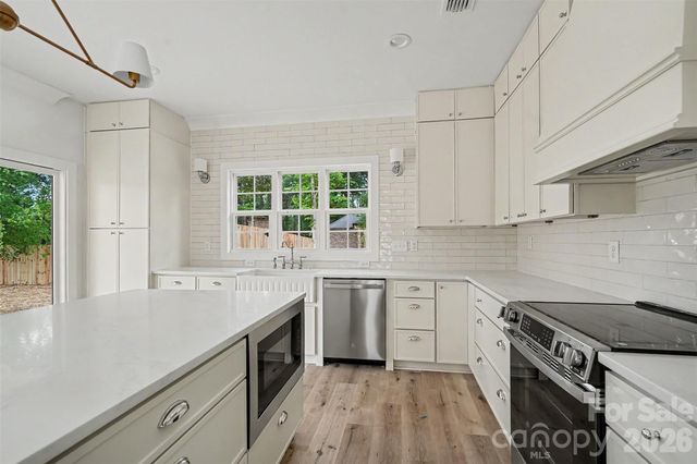 7933 Large Oak Lane, Mint Hill, NC 28227