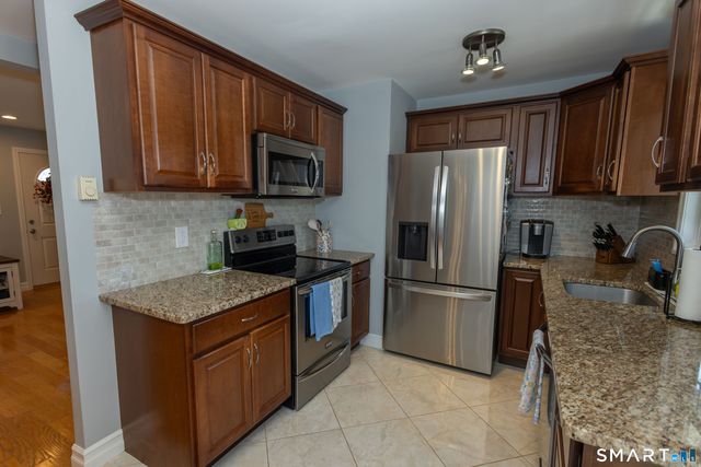 19 Hardwood Road, Plainville, CT 06062