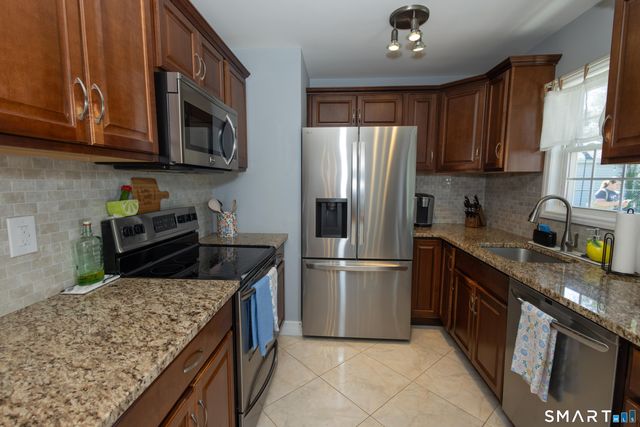 19 Hardwood Road, Plainville, CT 06062