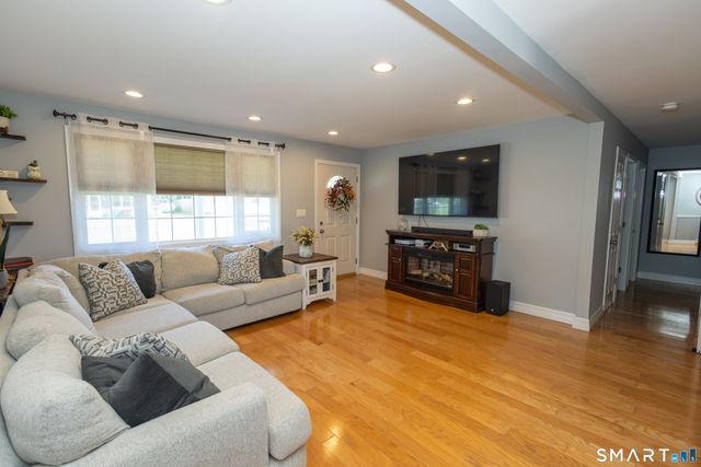19 Hardwood Road, Plainville, CT 06062