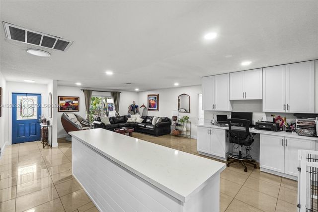 3701 NW 114th Avenue, Coral Springs, FL 33065