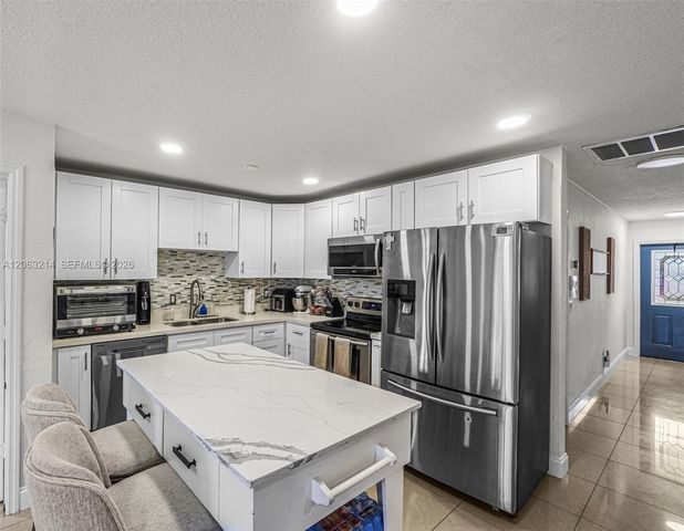 3701 NW 114th Avenue, Coral Springs, FL 33065