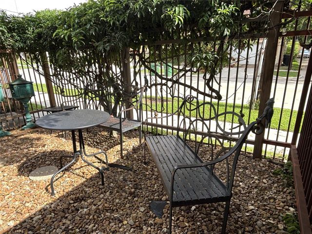 1840 Branard Street 2, Houston, TX 77098