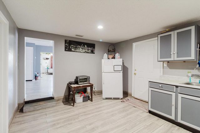 2006 E STUART STREET, Tampa, FL 33605