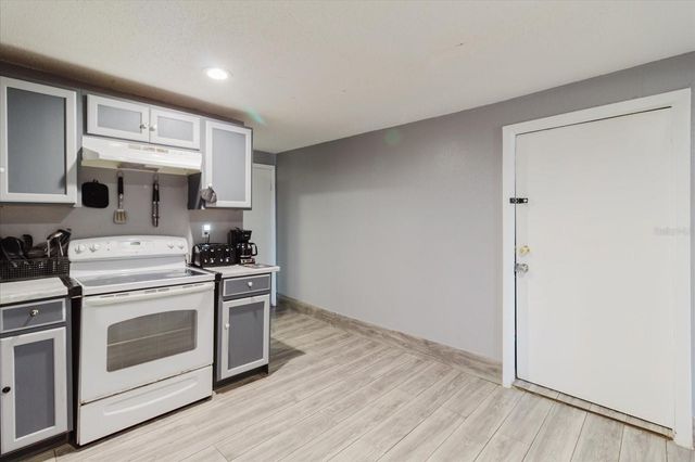 2006 E STUART STREET, Tampa, FL 33605