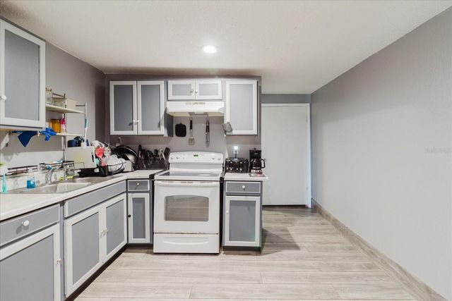 2006 E STUART STREET, Tampa, FL 33605