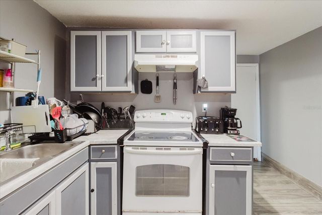 2006 E STUART STREET, Tampa, FL 33605