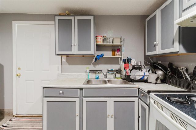 2006 E STUART STREET, Tampa, FL 33605