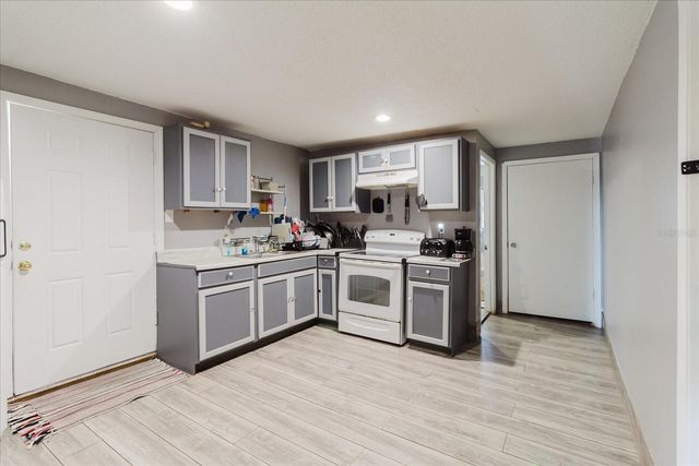 2006 E STUART STREET, Tampa, FL 33605