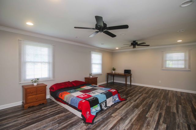 106 Ledgeview Dr, Shelbyville, TN 37160