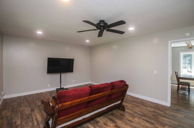 106 Ledgeview Dr, Shelbyville, TN 37160