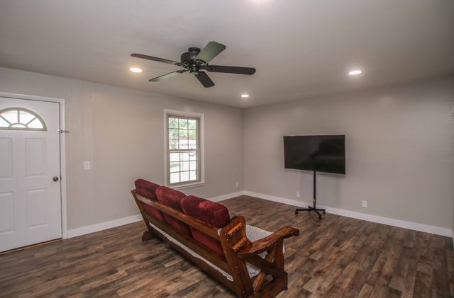 106 Ledgeview Dr, Shelbyville, TN 37160