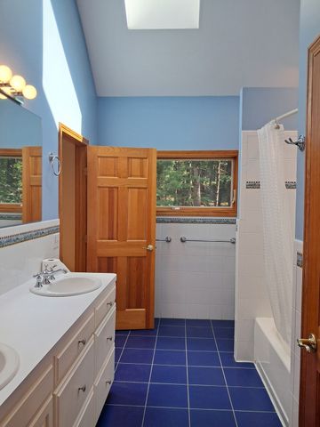 55 Howard St, Lunenburg, MA 01462