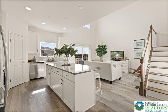 4 Lone Fox Lane 106, Easton, PA 18045