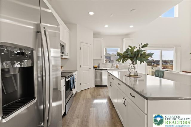 4 Lone Fox Lane 106, Easton, PA 18045