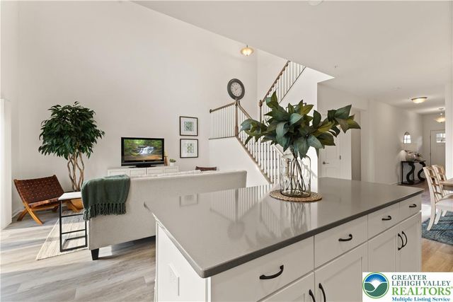 4 Lone Fox Lane 106, Easton, PA 18045