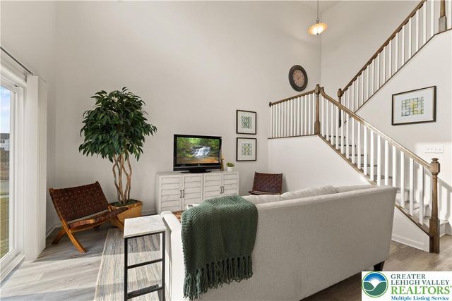 4 Lone Fox Lane 106, Easton, PA 18045