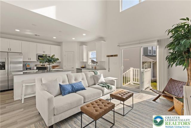 4 Lone Fox Lane 106, Easton, PA 18045