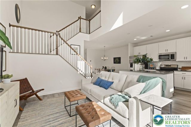 4 Lone Fox Lane 106, Easton, PA 18045