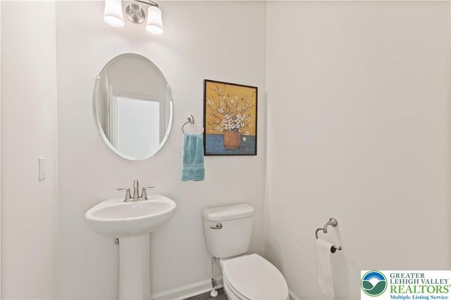 4 Lone Fox Lane 106, Easton, PA 18045