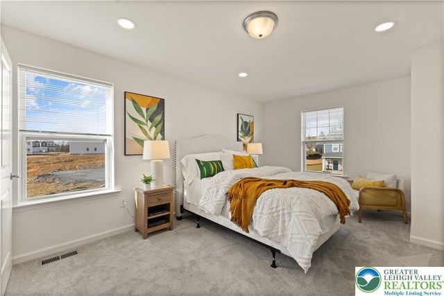 4 Lone Fox Lane 106, Easton, PA 18045