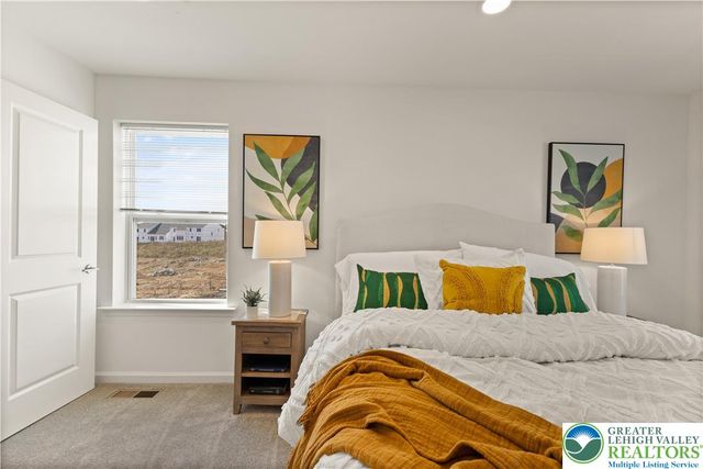 4 Lone Fox Lane 106, Easton, PA 18045