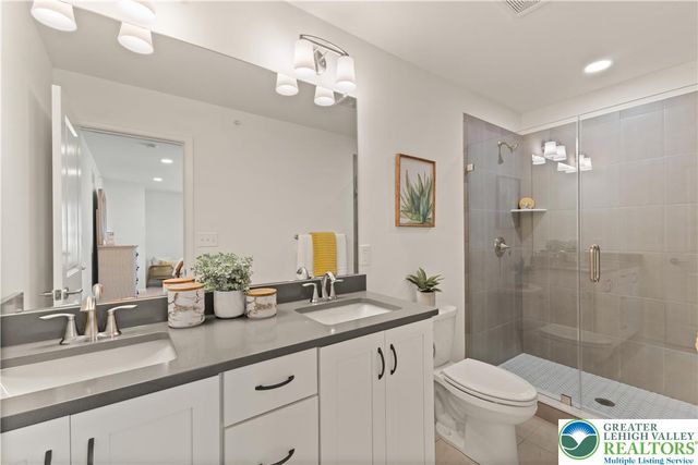 4 Lone Fox Lane 106, Easton, PA 18045