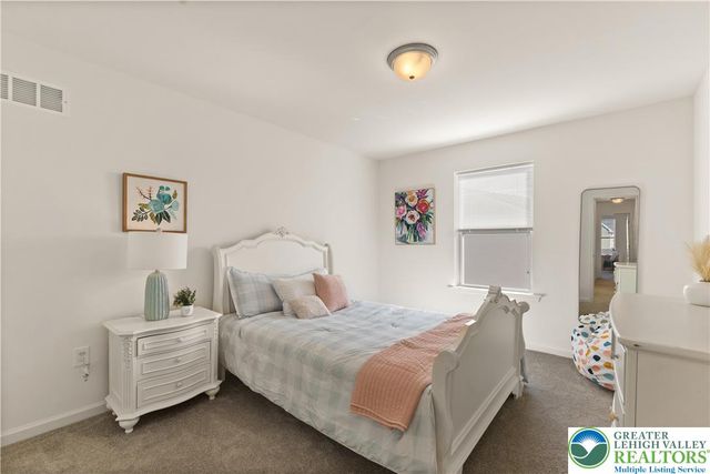 4 Lone Fox Lane 106, Easton, PA 18045