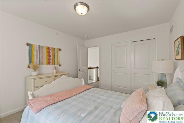 4 Lone Fox Lane 106, Easton, PA 18045