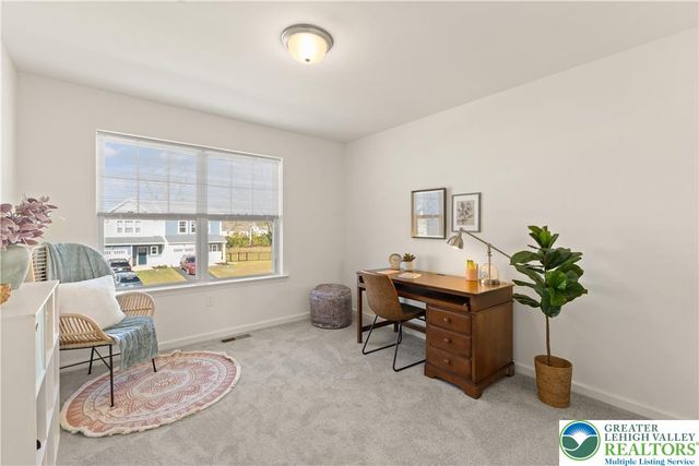 4 Lone Fox Lane 106, Easton, PA 18045