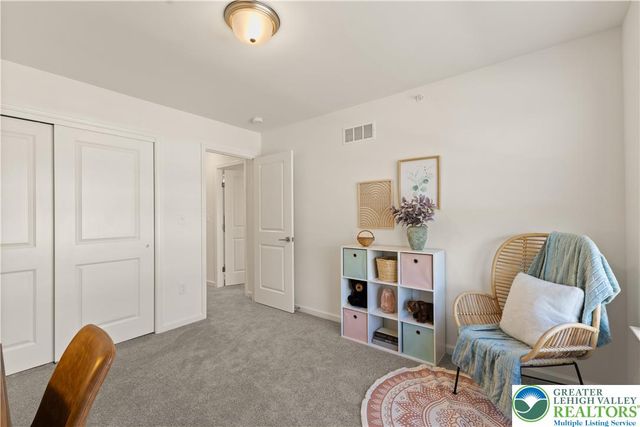 4 Lone Fox Lane 106, Easton, PA 18045