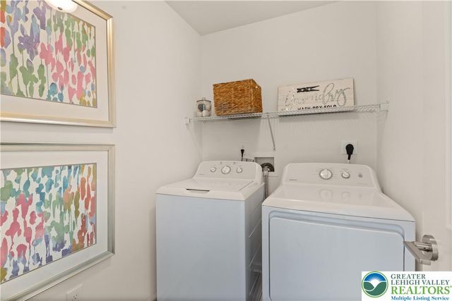 4 Lone Fox Lane 106, Easton, PA 18045