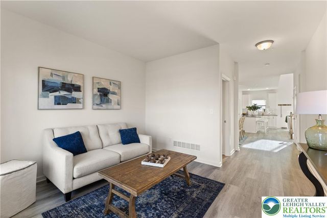 4 Lone Fox Lane 106, Easton, PA 18045