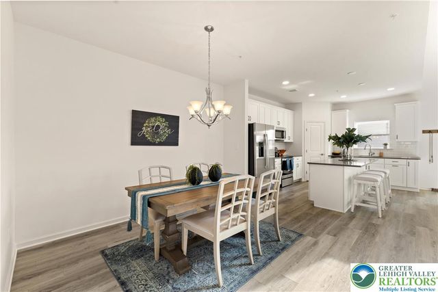 4 Lone Fox Lane 106, Easton, PA 18045