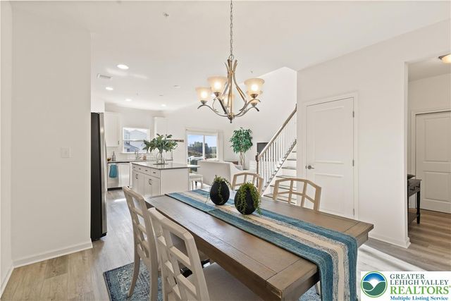 4 Lone Fox Lane 106, Easton, PA 18045