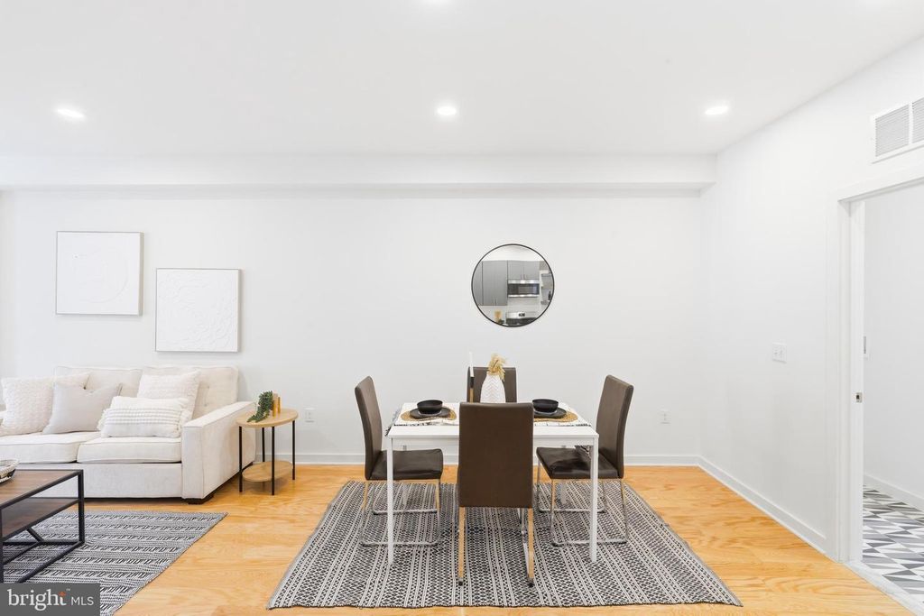 Image 10 of property listing at 710 MURA ST, Baltimore, MD 21202
