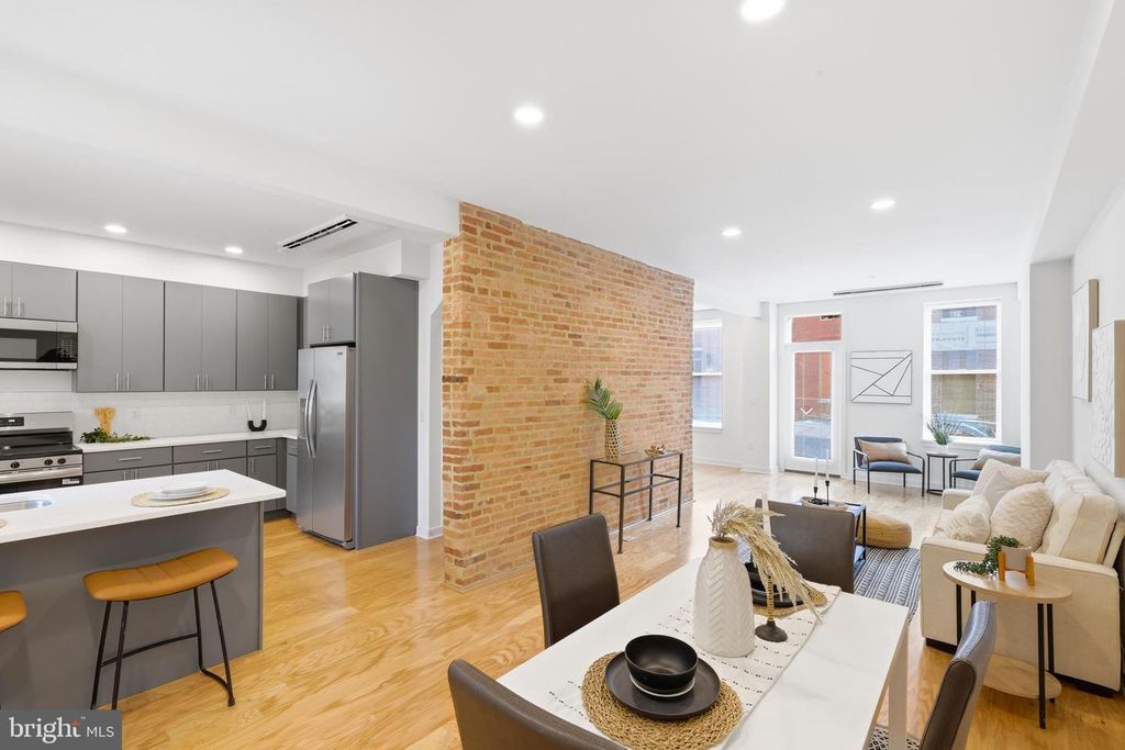 Image 11 of property listing at 710 MURA ST, Baltimore, MD 21202