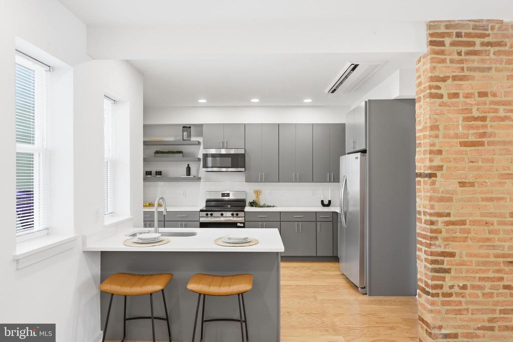 Image 12 of property listing at 710 MURA ST, Baltimore, MD 21202