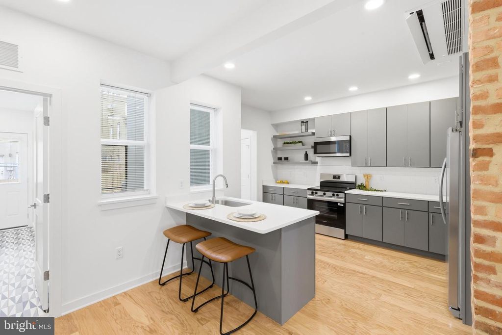 Image 13 of property listing at 710 MURA ST, Baltimore, MD 21202