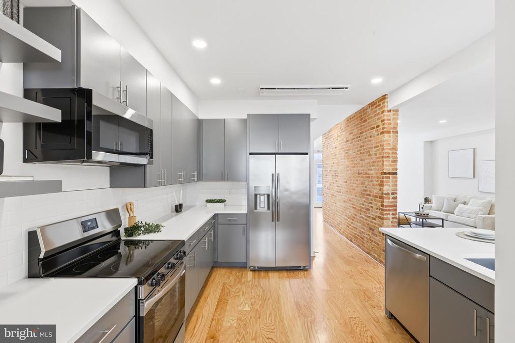 Image 16 of property listing at 710 MURA ST, Baltimore, MD 21202